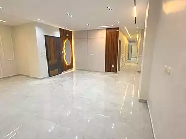 في المجاورة الثالثة، الحي الرابع، 200 متر
