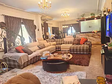 شقق للبيع في محور مصطفي كامل، التجمع الاول، 300 متر