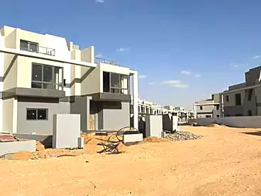 Town House For sale in Bloomfields Compound - Tatweer Misr, Compounds in El Mostakbal City, 195 sqm