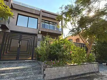فلل للبيع في شارع عثمان محرم، النرجس 4، 800 متر