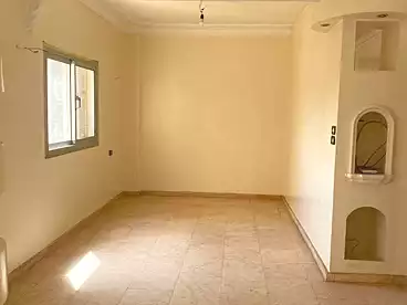 عقارات للإيجار في شارع العشرين، عين شمس الشرقية، 100 متر