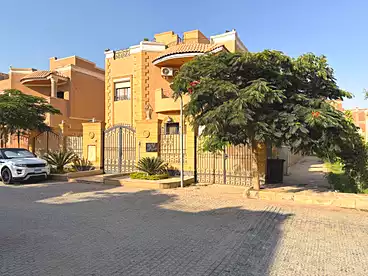 Villas For sale in One Piece Compound - Al Fursan, Compounds in New Cairo, 650 sqm