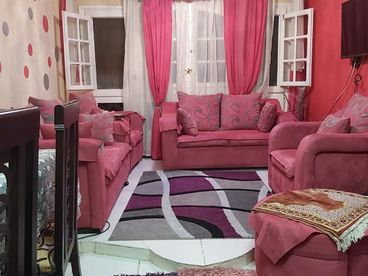 شقه للبيع بالتجمع الاول شباب جنوبى 