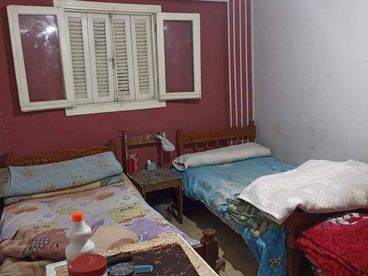 شقه للبيع فى اسكندريه مساحتها ١٤٠متر هى فى سيدى بشر شارع محمد نجيب