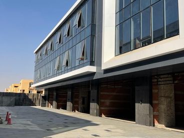 مكتب للايجار بمول في منطقة الجولدن سكوير