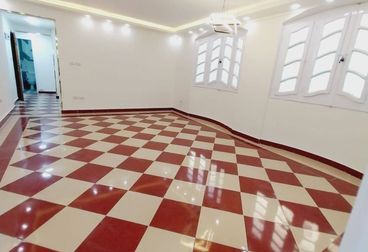 شقه للبيع في شاطئ النخيل دور تاني 120 متر