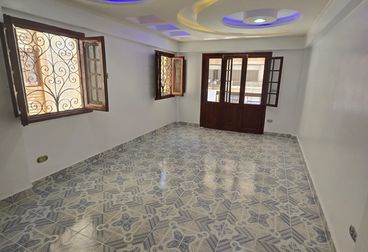 شقه للبيع بشاطئ النخيل 100متر