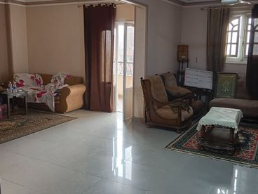 شقة للبيع بموقع مميز في عز الدين عمر – الهرم  شارع مبارك – بين الثلاثيني الجديد والعروبة