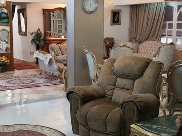 دور كامل للبيع 300متر
