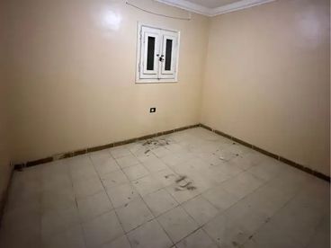 شقه للبيع بسعر لقطه 100م