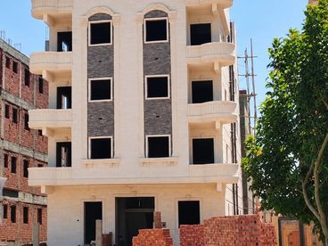 دوبلكس بحديقة For sale in Golden Square 