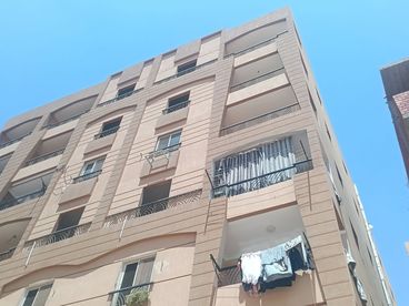 للبيع شقة 120 متر  شقة لقطة على الطريق الرئيسي مباشرةً  جسر السويس الجديدة – منتجع