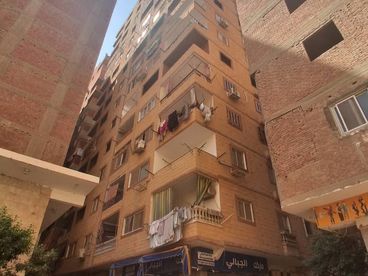 شقه للبيع متفرعه من شارع العشرين البحرى حلوان