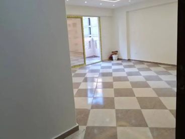 شقه لقطة للبيع ..  شارع عبد الهادي الجزار متفرع من محمد نجيب بحري جمال عبد الناصر  * -