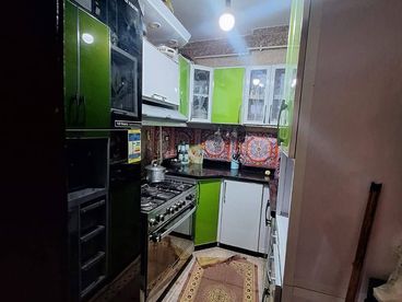 شقه للبيع شارع جانبي من شارع كمال حجاب جسر السويس 100م