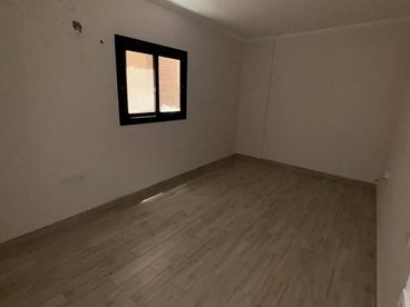 للبيع فرصه مميزه للسكن او الاستثمار بالنزهه الجديده متفرع من طه حسين شقه مساحة 160 متر 3غرف+ريسبشن