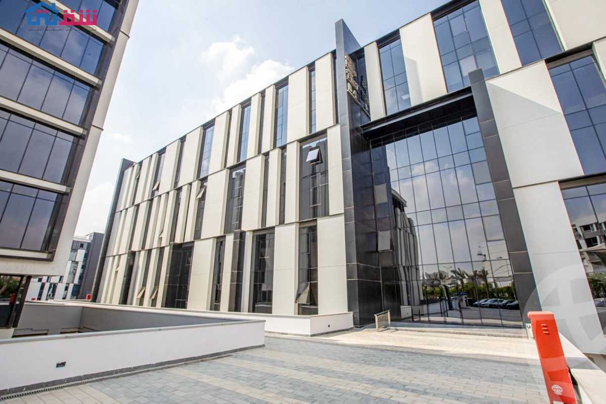 https://aqarmap.com.eg/ar/listing/5491751-for-sale-cairo-new-cairo-compounds-hyde-park-business-district