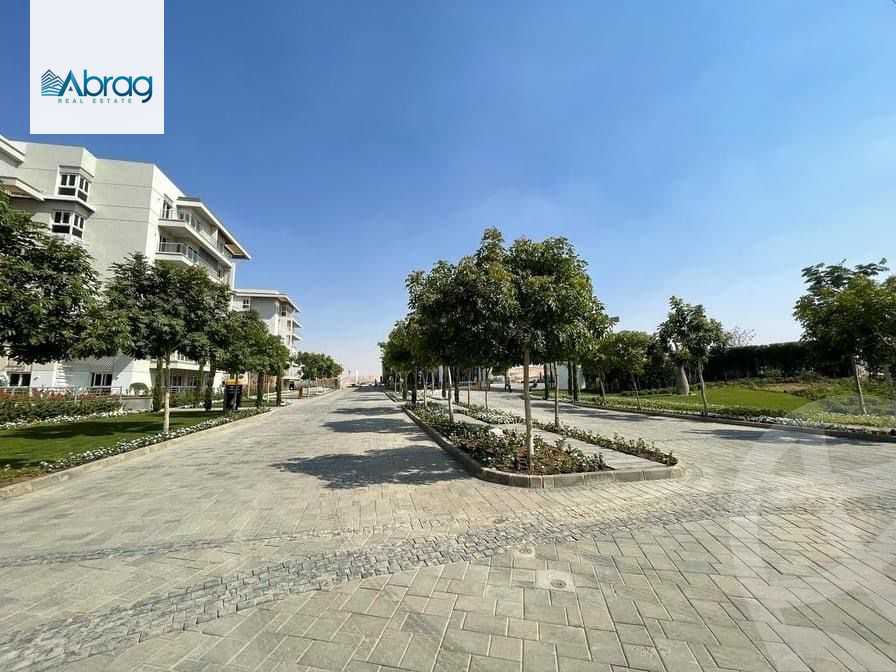 https://aqarmap.com.eg/en/listing/4167861-for-sale-cairo-new-cairo-compounds-mountain-view-hyde-park
