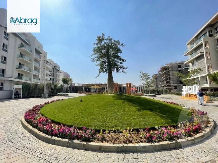 https://aqarmap.com.eg/en/listing/4167861-for-sale-cairo-new-cairo-compounds-mountain-view-hyde-park