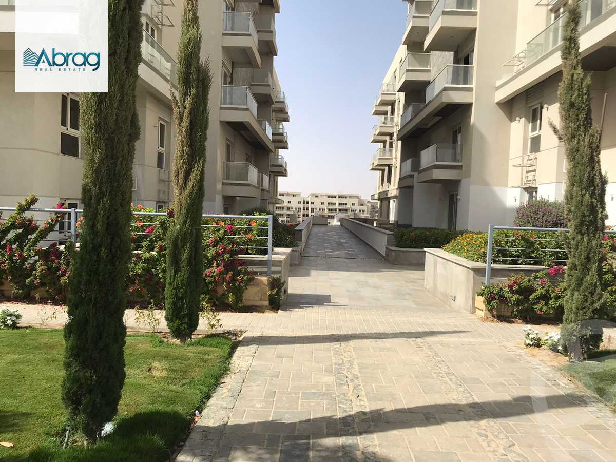 https://aqarmap.com.eg/en/listing/4167861-for-sale-cairo-new-cairo-compounds-mountain-view-hyde-park