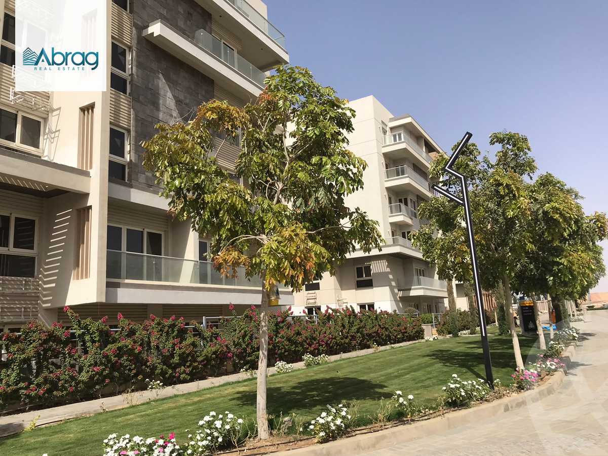 https://aqarmap.com.eg/en/listing/4167861-for-sale-cairo-new-cairo-compounds-mountain-view-hyde-park