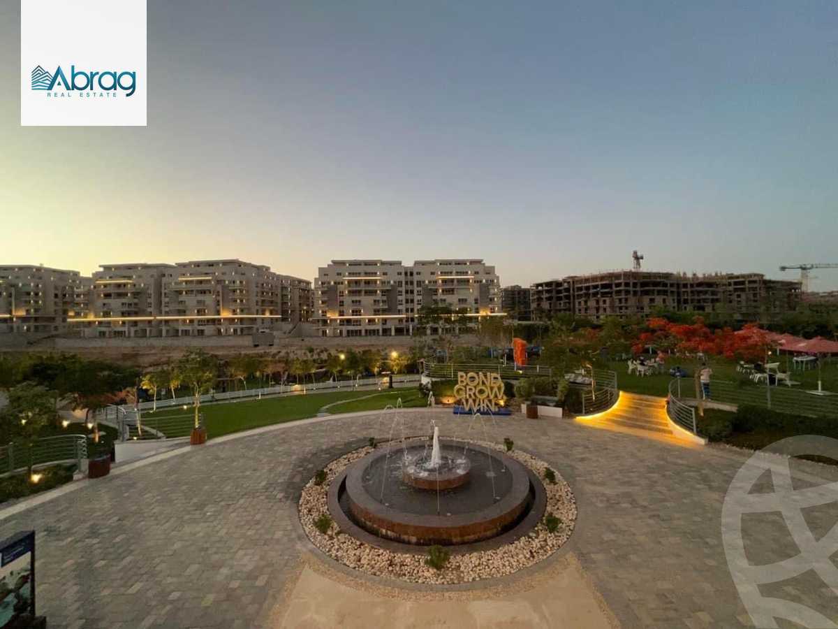 https://aqarmap.com.eg/en/listing/4167861-for-sale-cairo-new-cairo-compounds-mountain-view-hyde-park