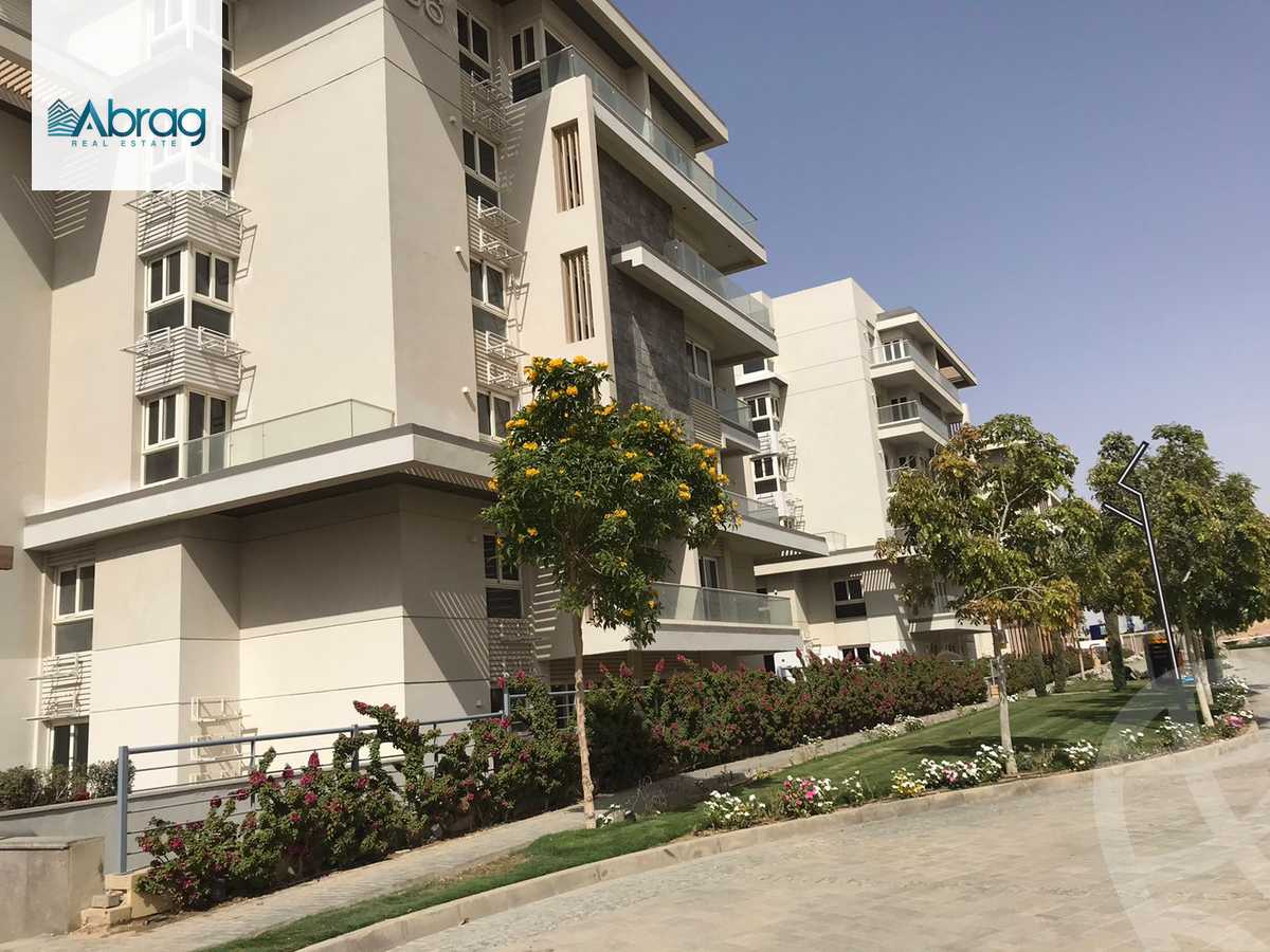 https://aqarmap.com.eg/en/listing/4167861-for-sale-cairo-new-cairo-compounds-mountain-view-hyde-park
