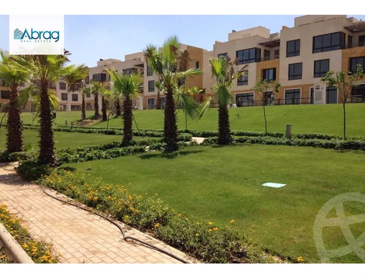 https://aqarmap.com.eg/ar/listing/5279644-for-sale-cairo-el-sheikh-zayed-city-compounds-kmbwnd-wyst-twn-swdyk