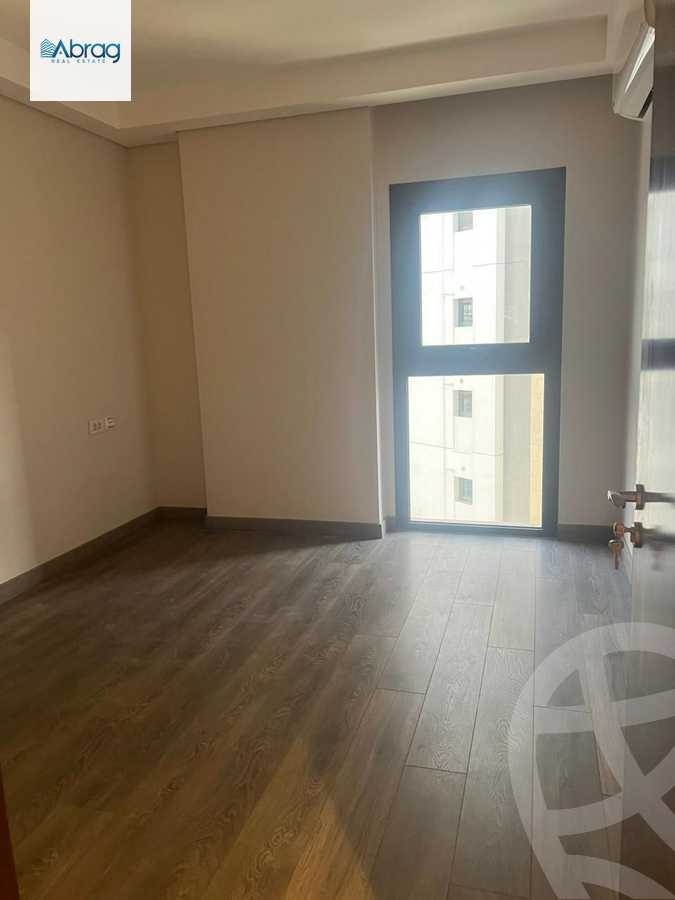 https://aqarmap.com.eg/ar/listing/6154950-for-sale-cairo-el-sheikh-zayed-city-compounds-zyd-wr-llttwyr-park-towers-zed-el-sheikh-zayed-compound