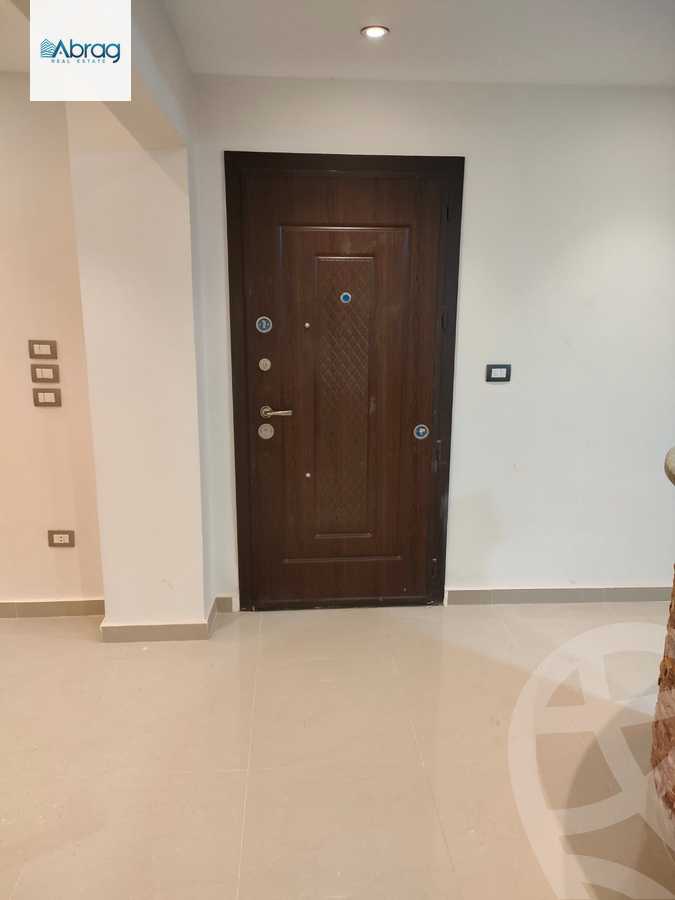 https://aqarmap.com.eg/en/listing/6165874-for-sale-cairo-el-sheikh-zayed-city-compounds-el-khamayel