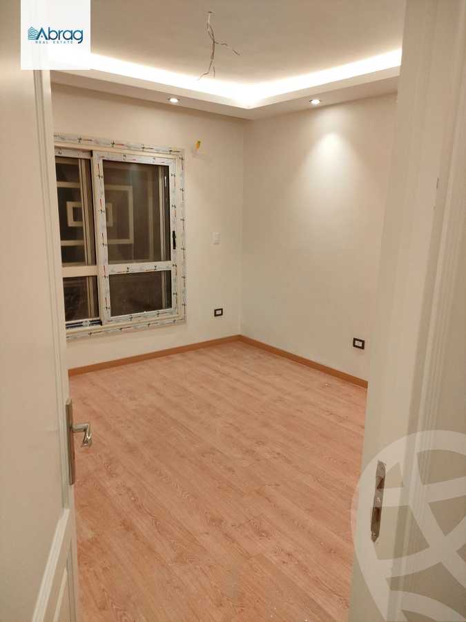 https://aqarmap.com.eg/en/listing/6165874-for-sale-cairo-el-sheikh-zayed-city-compounds-el-khamayel