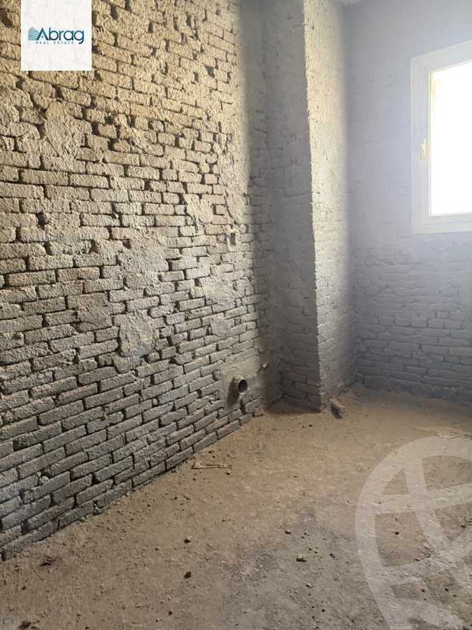 https://aqarmap.com.eg/ar/listing/6379107-for-sale-cairo-el-sheikh-zayed-city-compounds-royal-meadows