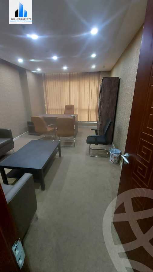 https://aqarmap.com.eg/ar/listing/4211085-for-rent-cairo-new-cairo-compounds-tryfywm-byzns-kwmblks-nm-llttwyr