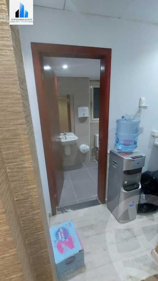 https://aqarmap.com.eg/ar/listing/4211085-for-rent-cairo-new-cairo-compounds-tryfywm-byzns-kwmblks-nm-llttwyr