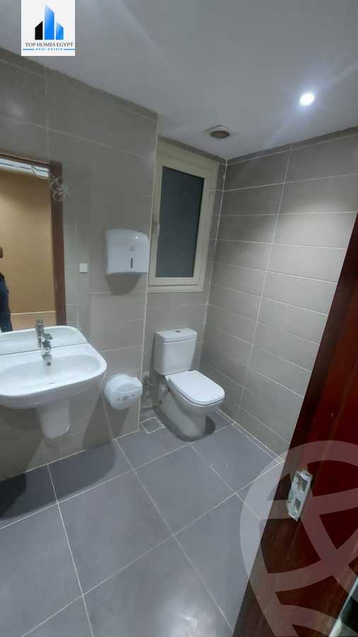 https://aqarmap.com.eg/ar/listing/4211085-for-rent-cairo-new-cairo-compounds-tryfywm-byzns-kwmblks-nm-llttwyr