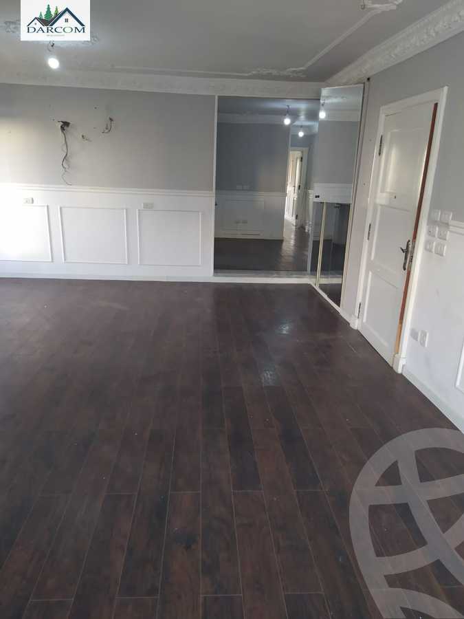 https://aqarmap.com.eg/en/listing/4093845-for-sale-cairo-new-cairo-compounds-mountain-view-hyde-park