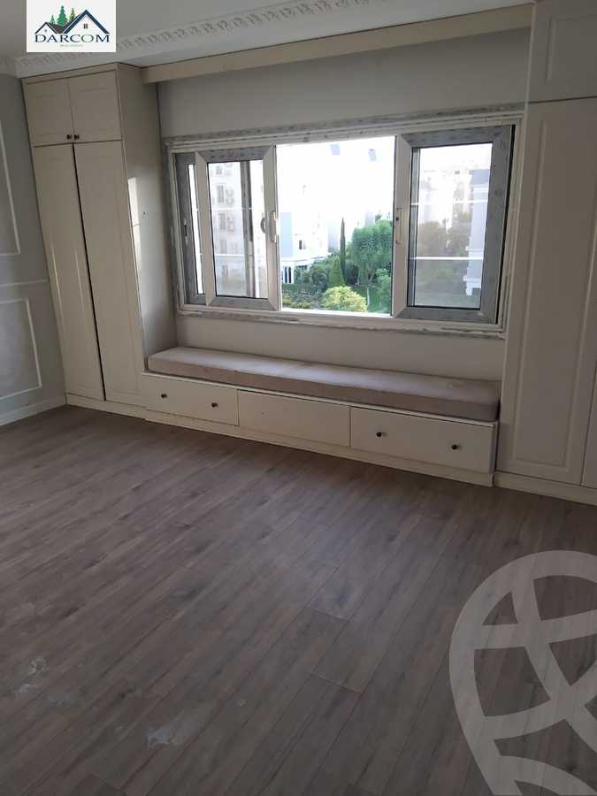 https://aqarmap.com.eg/en/listing/4093845-for-sale-cairo-new-cairo-compounds-mountain-view-hyde-park