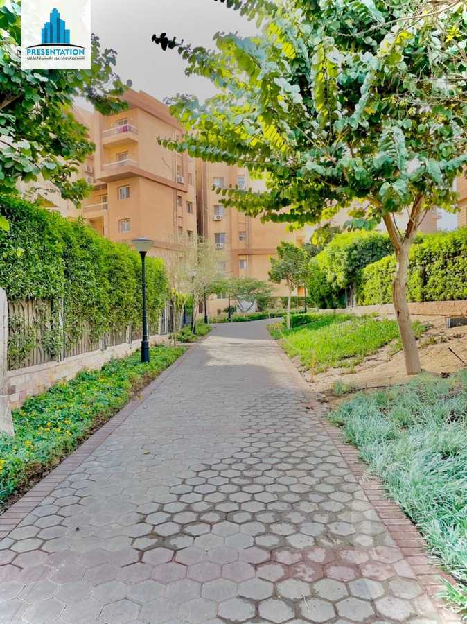 https://aqarmap.com.eg/ar/listing/4392858-for-sale-cairo-6th-of-october-hadaeq-october-kmbwnd-fy-hdyq-ktwbr-ashgar-city