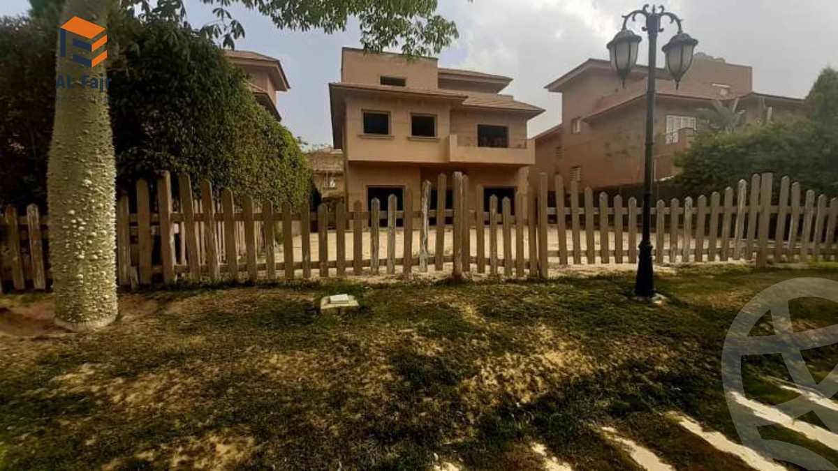 https://aqarmap.com.eg/en/listing/5545324-for-sale-cairo-new-cairo-compounds-moon-valley