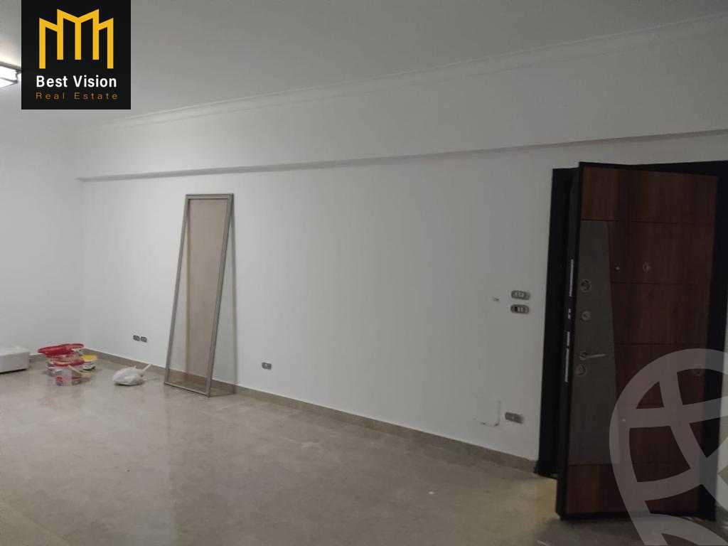 https://aqarmap.com.eg/ar/listing/3638134-for-rent-cairo-new-cairo-compounds-hayati-residence