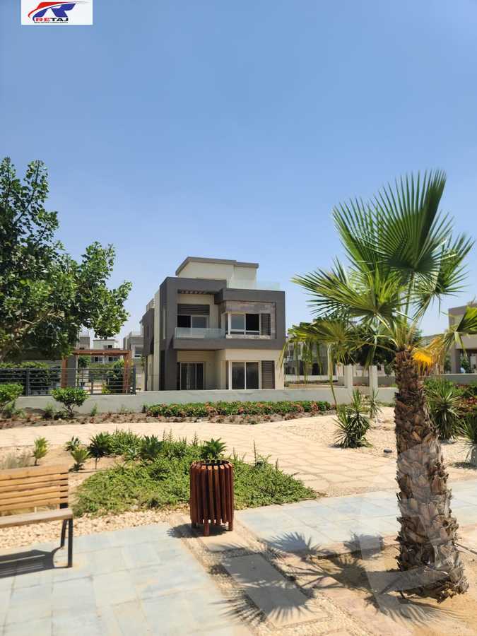 https://aqarmap.com.eg/en/listing/4154111-for-sale-cairo-new-cairo-compounds-mountain-view-hyde-park