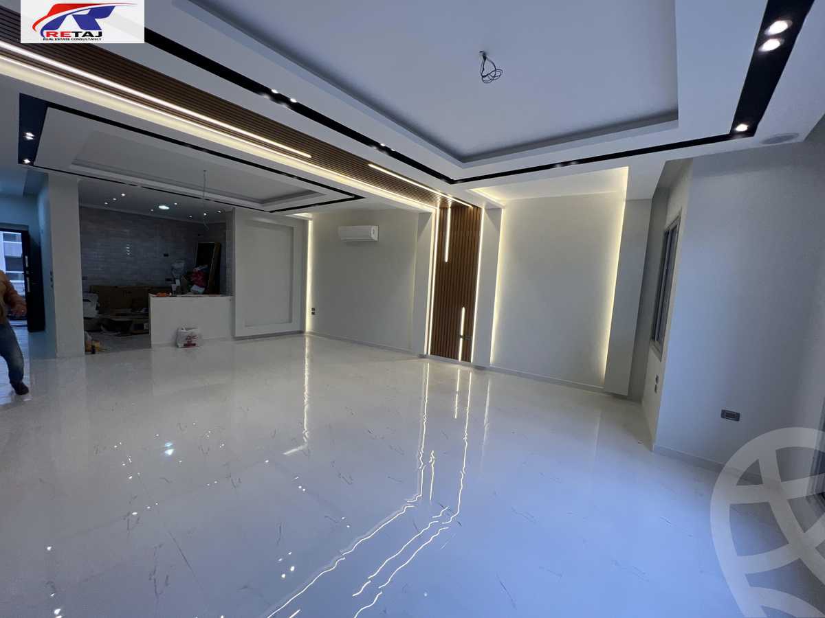 https://aqarmap.com.eg/en/listing/4204775-for-rent-village-gate-mall-palm-hills