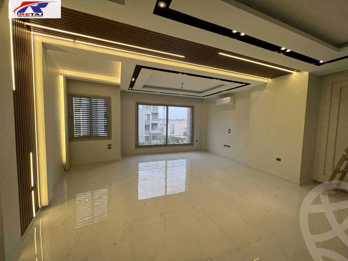 https://aqarmap.com.eg/en/listing/4204775-for-rent-village-gate-mall-palm-hills