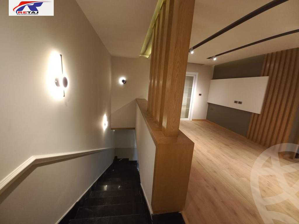 https://aqarmap.com.eg/en/listing/4328124-for-sale-cairo-new-cairo-compounds-mountain-view-hyde-park