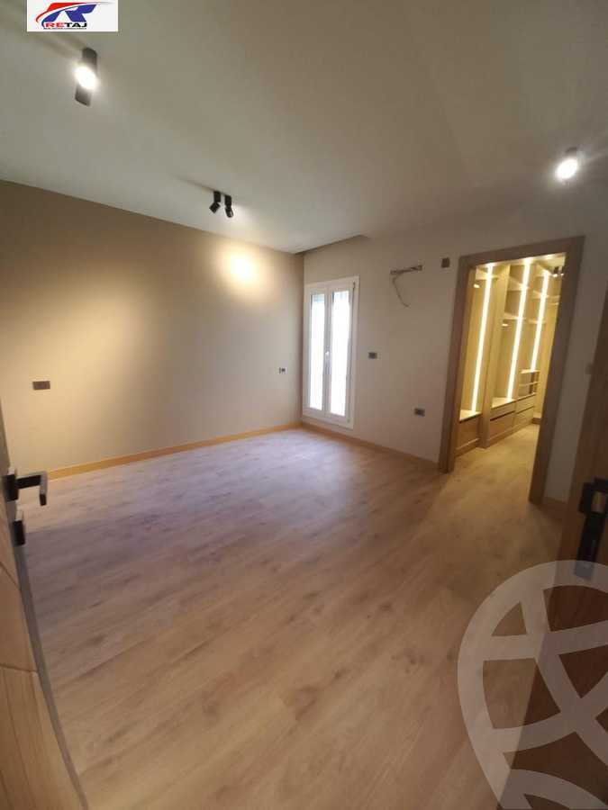 https://aqarmap.com.eg/en/listing/4328124-for-sale-cairo-new-cairo-compounds-mountain-view-hyde-park