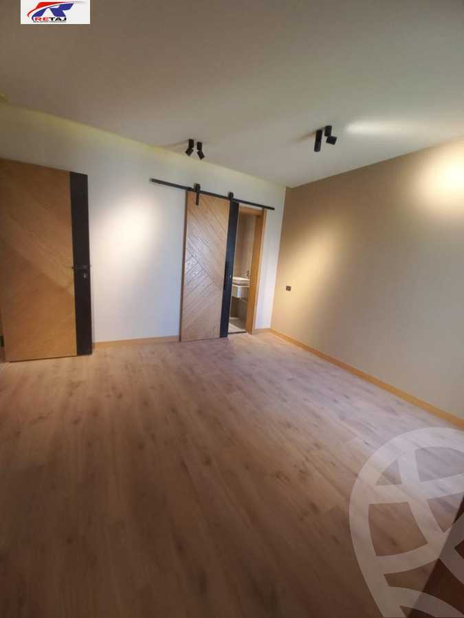 https://aqarmap.com.eg/en/listing/4328124-for-sale-cairo-new-cairo-compounds-mountain-view-hyde-park