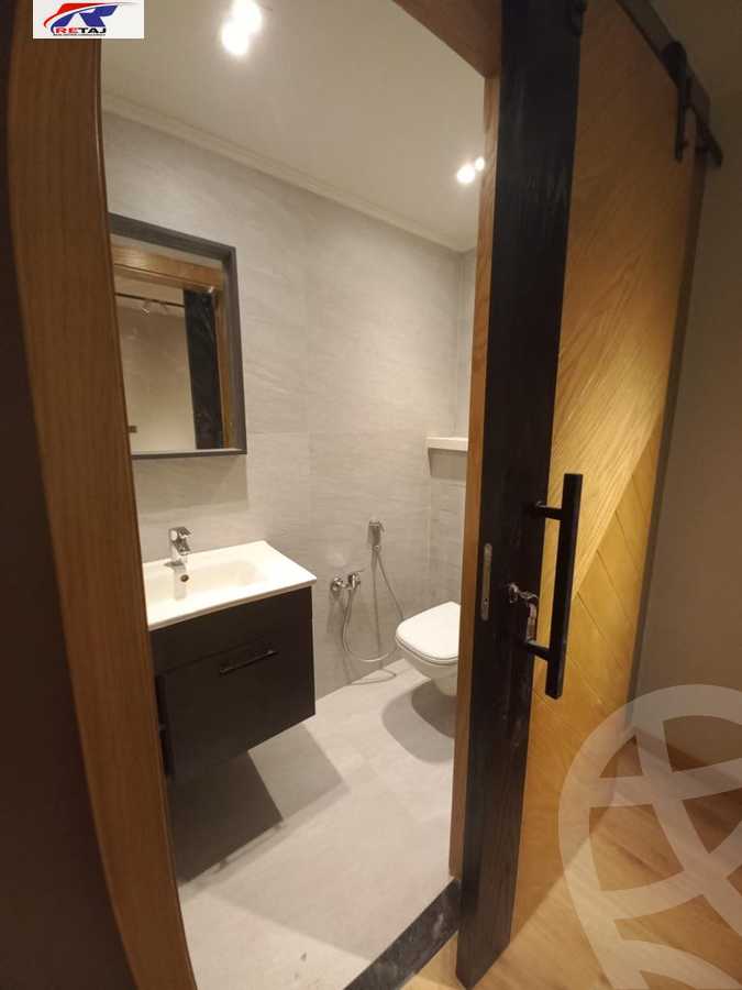 https://aqarmap.com.eg/en/listing/4328124-for-sale-cairo-new-cairo-compounds-mountain-view-hyde-park