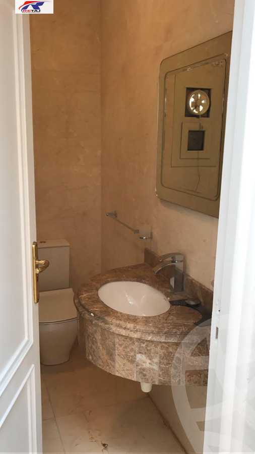 https://aqarmap.com.eg/en/listing/6082579-for-sale-cairo-new-cairo-lrhb-city-phase-1-ahmed-rami-st