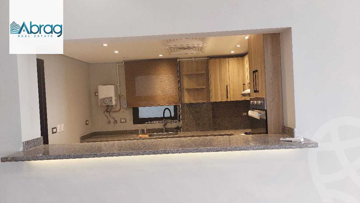 https://aqarmap.com.eg/ar/listing/3657842-for-sale-cairo-el-sheikh-zayed-city-compounds-kmbwnd-wyst-twn-swdyk