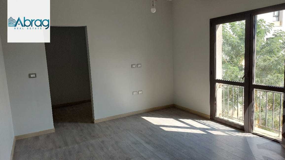 https://aqarmap.com.eg/ar/listing/3657842-for-sale-cairo-el-sheikh-zayed-city-compounds-kmbwnd-wyst-twn-swdyk